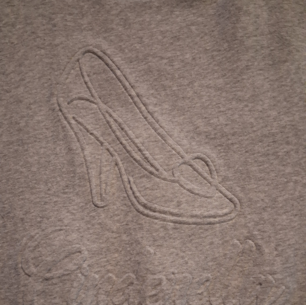 RARE Disney Parks CINDERELLA Embossed Slipper Sweatshirt Women's XL (EUC) - Picture 6 of 6